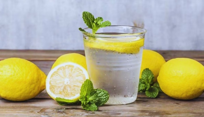 Lemon Water: ಈ ಐದು ಜನ ಮರೆತೂ ಕೂಡ ನಿಂಬೆ ನೀರು ಸೇವಿಸಬಾರದು, ಆರೋಗ್ಯಕ್ಕೆ ಲಾಭದ ಬದಲು ಹಾನಿಯುಂಟಾಗುತ್ತದೆ! title=