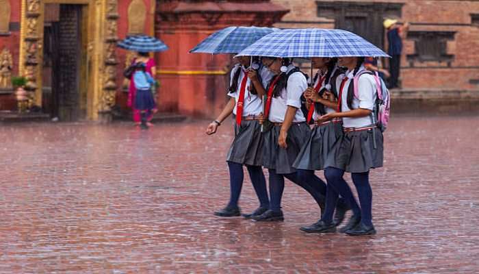 Karnataka Rains: ಕರ್ನಾಟಕಕ್ಕೆ ಜಲ ಕಂಟಕ.. ಈ ಜಿಲ್ಲೆಗಳಲ್ಲಿ ರಣಭೀಕರ ಮಳೆ, ಬಿರುಗಾಳಿ ಗುಡುಗು ಮಿಂಚು ಸಹಿತ ವರುಣಾರ್ಭಟದ ಎಚ್ಚರಿಕೆ!  