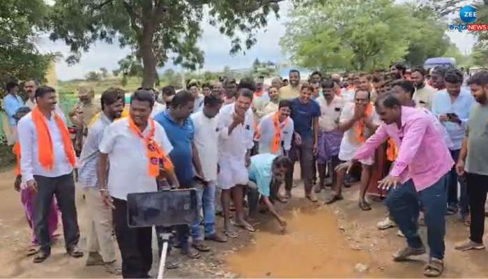 ರಸ್ತೆ ದುರಸ್ತಿಗೆ ಆಗ್ರಹಿಸಿ ಬಂದ್: ಅಂಗಡಿ ಮುಚ್ಚಿ ಪಾದಯಾತ್ರೆ!!  title=