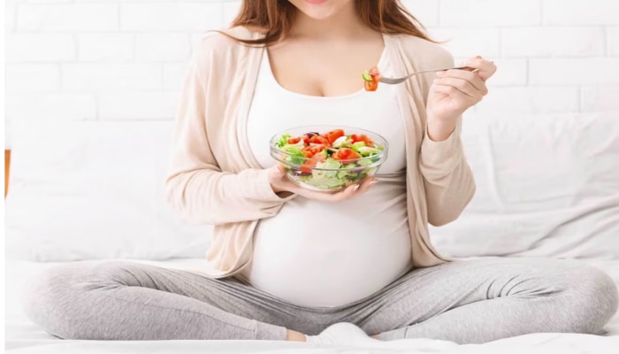 Foods to avoid in pregnancy: ಗರ್ಭಿಣಿಯರು ಅಪ್ಪಿತಪ್ಪಿಯೂ ಈ ಆಹಾರಗಳನ್ನು ಸೇವಿಸಬಾರದರು title=