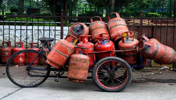 Gas Cylinder: ಇನ್ಮುಂದೆ ಕೇವಲ 450 ರೂ.ಗೆ ಸಿಗಲಿದೆ ಸಿಲಿಂಡರ್‌: ಎಲ್ಲಿ? ಹೇಗೆ ಖರೀಸಿದೋದು? ಇಲ್ಲಿದೆ ಕಂಪ್ಲೀಟ್‌ ಮಾಹಿತಿ