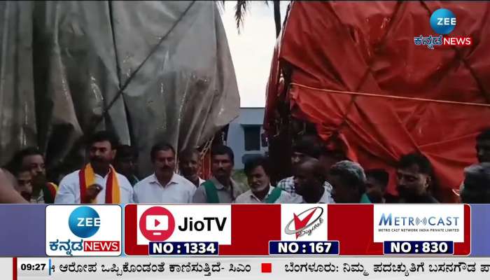 People holding trucks carrying garbage from Kerala