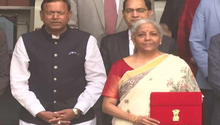 Nirmala Sitharaman Saree: 8 ಸೀರೆಗಳು, 8 ಬಜೆಟ್... ಆಯವ್ಯಯ ಮಂಡನೆಗೂ ಮುನ್ನ ಸೀರೆ ಮೂಲಕವೇ ವಿತ್ತ ಸಚಿವೆ ನಿರ್ಮಲಾ ಸೀತಾರಾಮನ್ ಕೊಟ್ಟ ಸುಳಿವೇನು ?