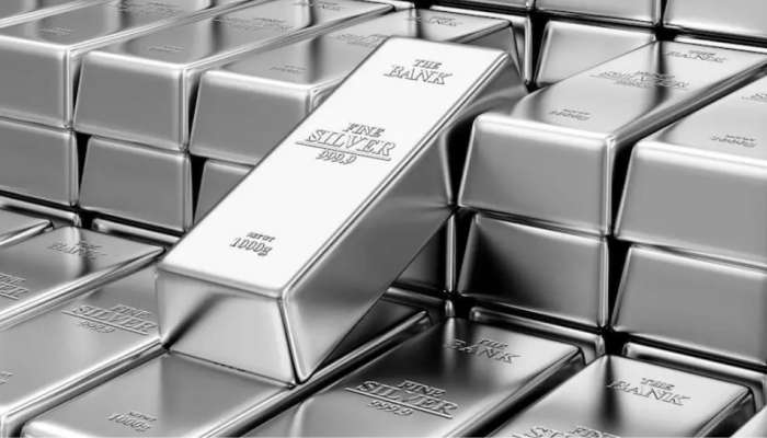 ದಿಢೀರ್‌ ₹20,000ಕ್ಕೆ ಕುಸಿದ ಬೆಳ್ಳಿ ಬೆಲೆ! ಚಿನ್ನದ ಬದಲು ಬಿಳಿ ಲೋಹ ಖರೀದಿಸಿದ್ರೆ ಭರ್ಜರಿ ಲಾಭ