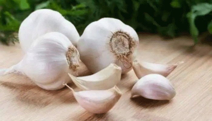 Garlic Benefits: ಮಲಗುವ ಮುನ್ನ ದಿಂಬಿನ ಕೆಳಗೆ ಬೆಳ್ಳುಳ್ಳಿ ಎಸಳನ್ನು ಇಡುವುದರಿಂದ ಸಿಗುತ್ತೆ ಈ ಪ್ರಯೋಜನ