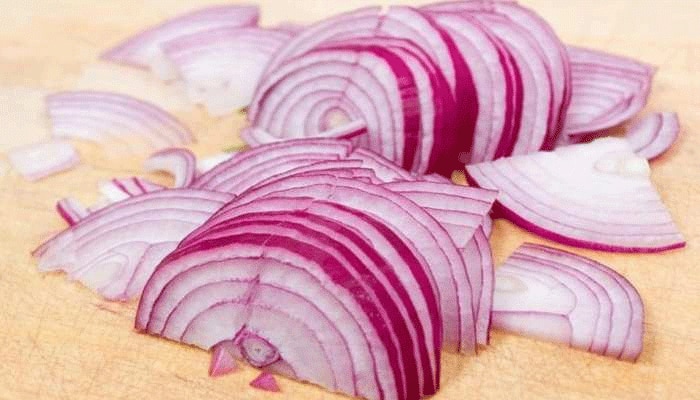 Onion Benefits: ವೈದ್ಯರಿಂದ ದೂರ ಉಳಿಯಲು ನಿತ್ಯ ಖಾಲಿ ಹೊಟ್ಟೆಯಲ್ಲಿ ಸೇವಿಸಿ ಕಚ್ಚಾ ಈರುಳ್ಳಿ 